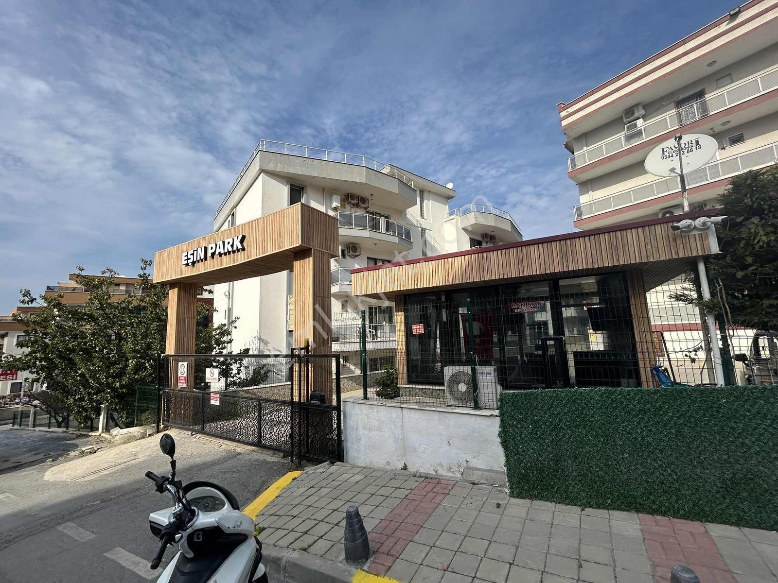 Kuşadasında Havuzlu Sitede Lüks Eşyalı 1+1 Satılık Daire - Görsel 21