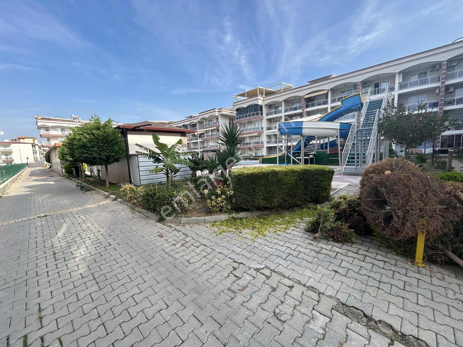 Kuşadasında Havuzlu Sitede Lüks Eşyalı 1+1 Satılık Daire - Görsel 12