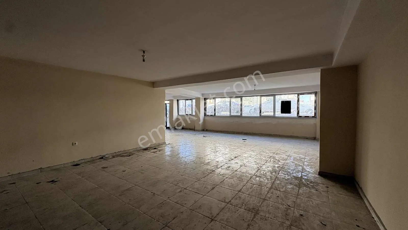 Beylikdüzü Yakuplu Kiralık Net 190 M2 Dükkan - Görsel 4