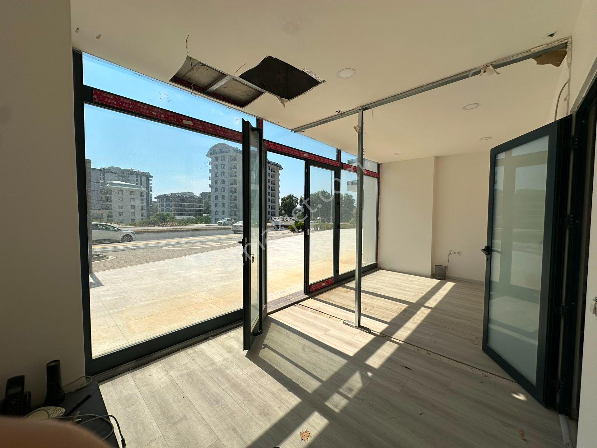 Alanya / Mahmutlarda 3 Katlı 160 M2 Geniş Kiralık Dükkan - Görsel 3