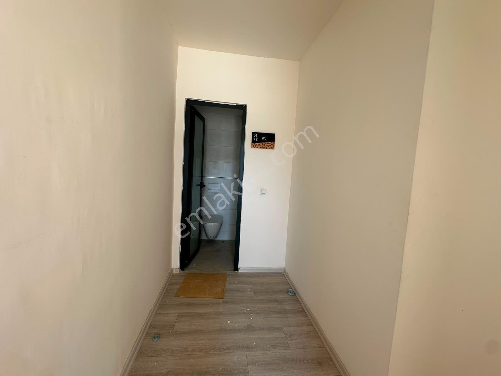 Alanya / Mahmutlarda 3 Katlı 160 M2 Geniş Kiralık Dükkan - Görsel 11