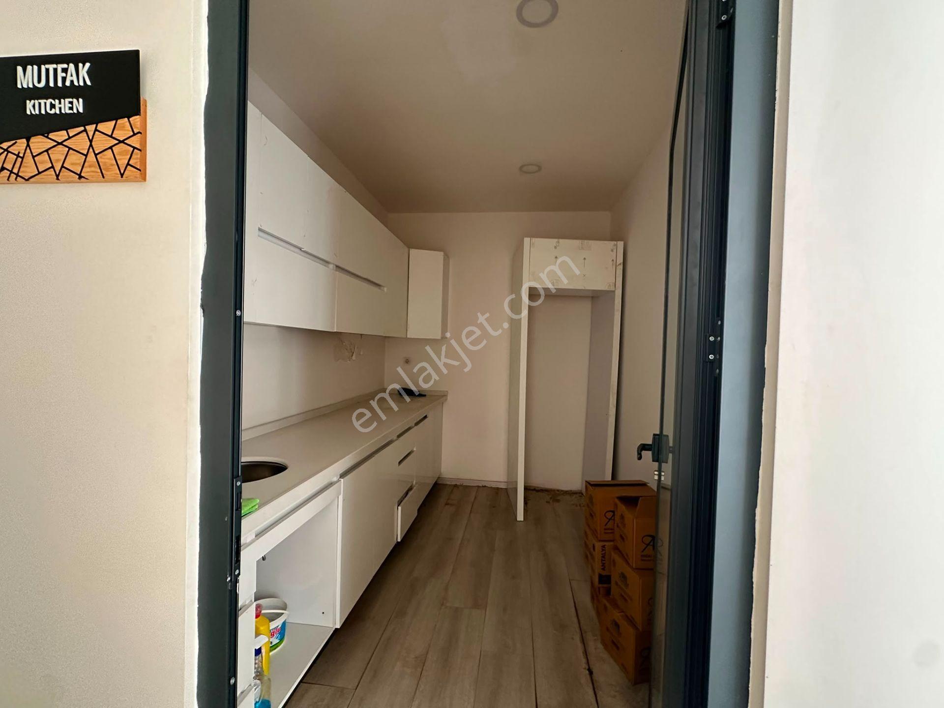 Alanya / Mahmutlarda 3 Katlı 160 M2 Geniş Kiralık Dükkan - Görsel 6