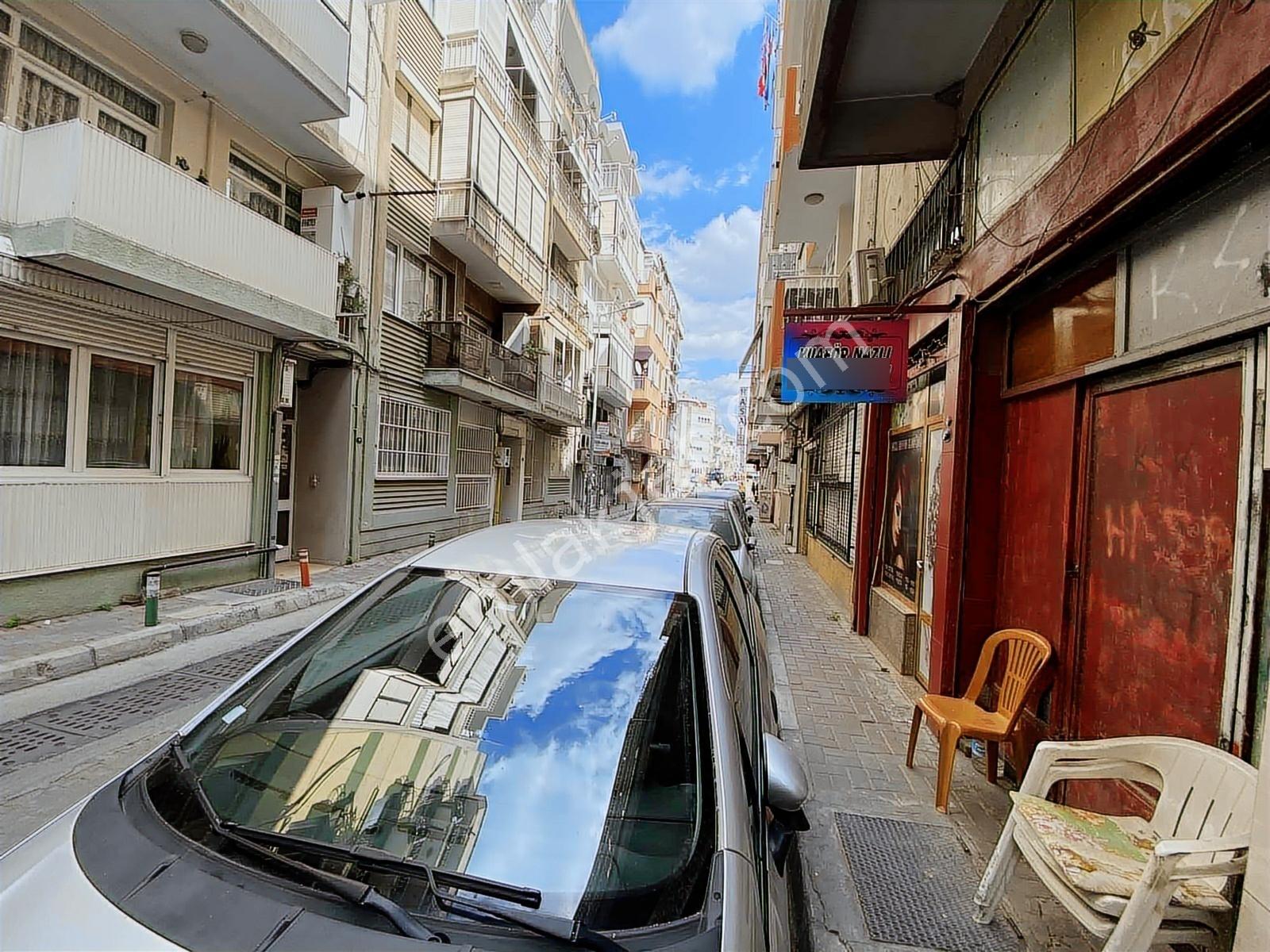 Karşıyaka Çarşı Yakını Satılık Batarlı Dükkan - Görsel 4