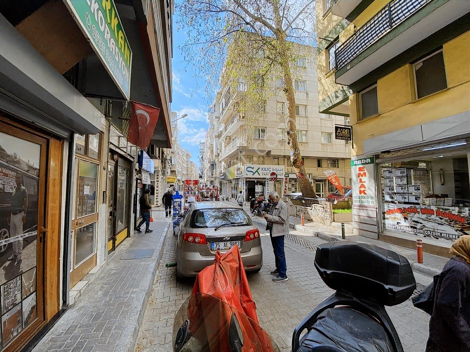 Karşıyaka Çarşı Yakını Satılık Batarlı Dükkan - Görsel 3