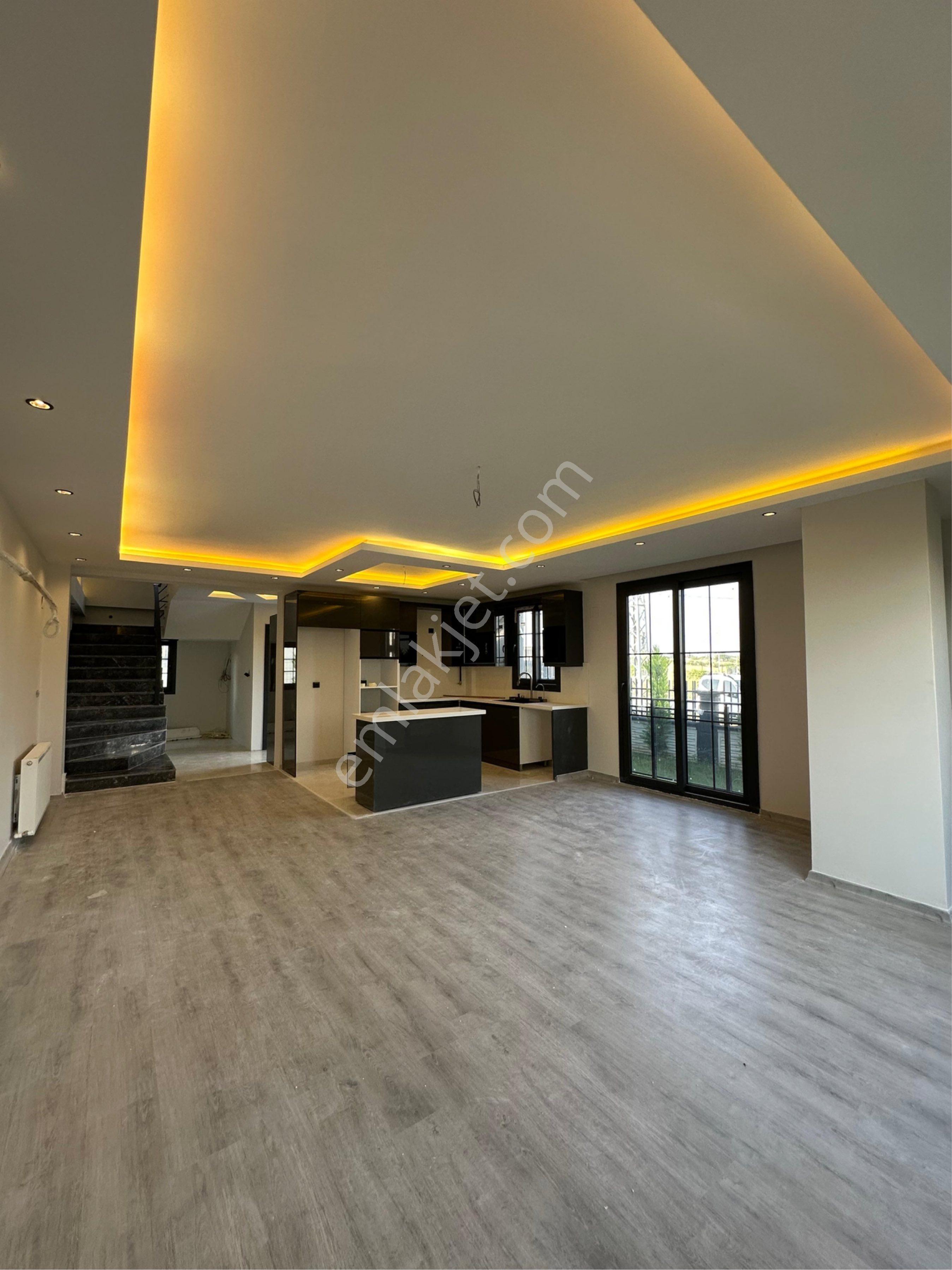 Geniş Peysaj Kullanım Alanlı Triplex Konforlu Eşsiz İşcilikli Villa - Görsel 18
