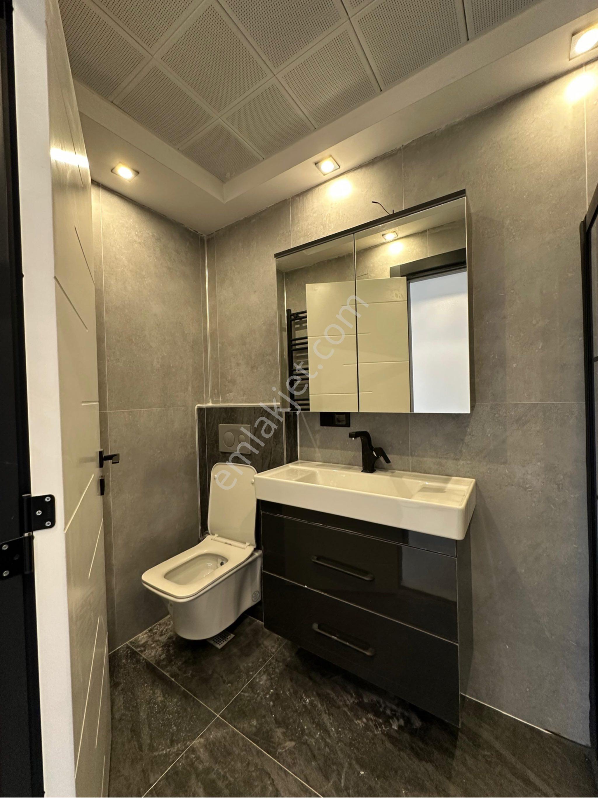 Geniş Peysaj Kullanım Alanlı Triplex Konforlu Eşsiz İşcilikli Villa - Görsel 28