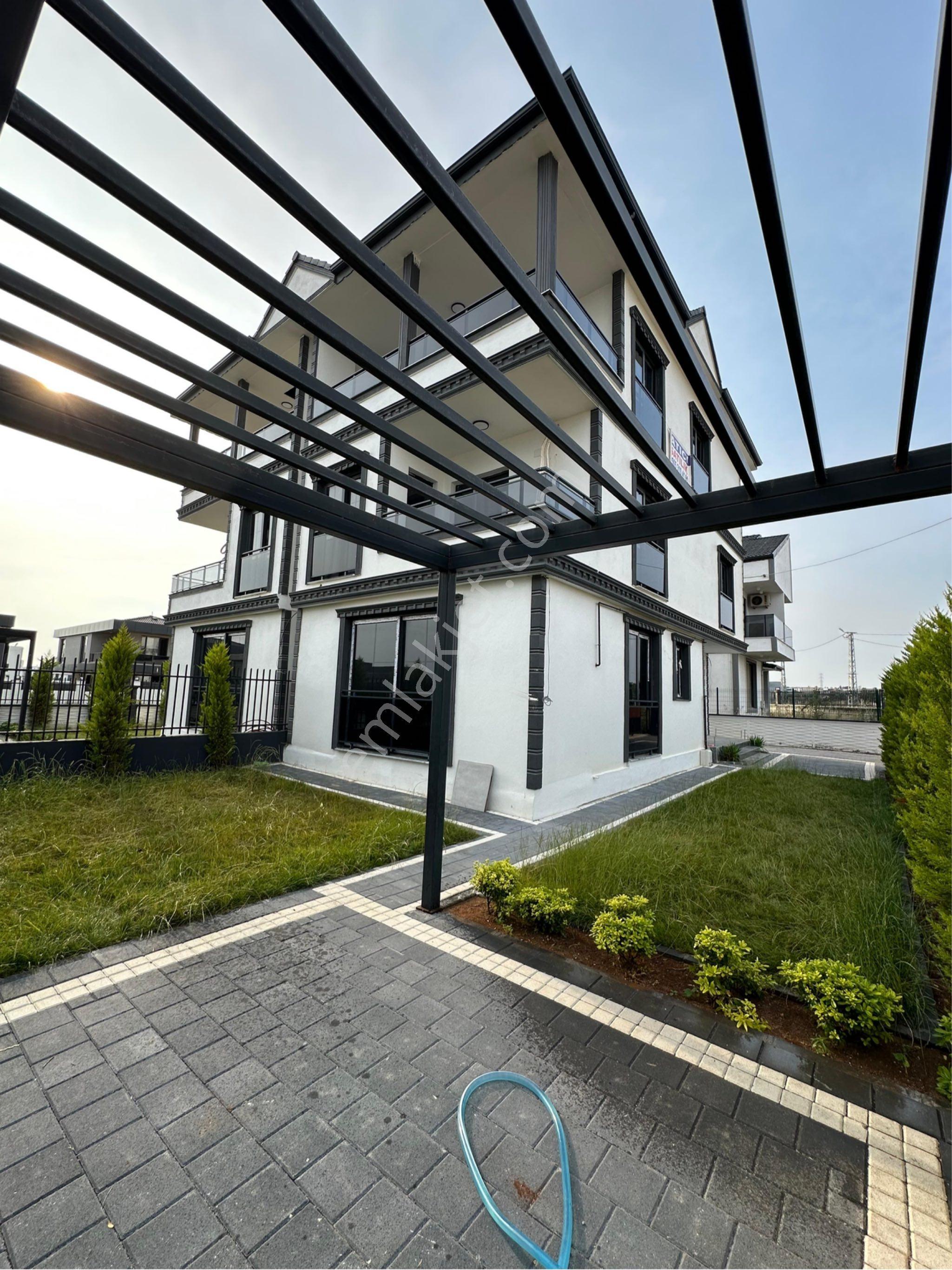 Geniş Peysaj Kullanım Alanlı Triplex Konforlu Eşsiz İşcilikli Villa - Görsel 10