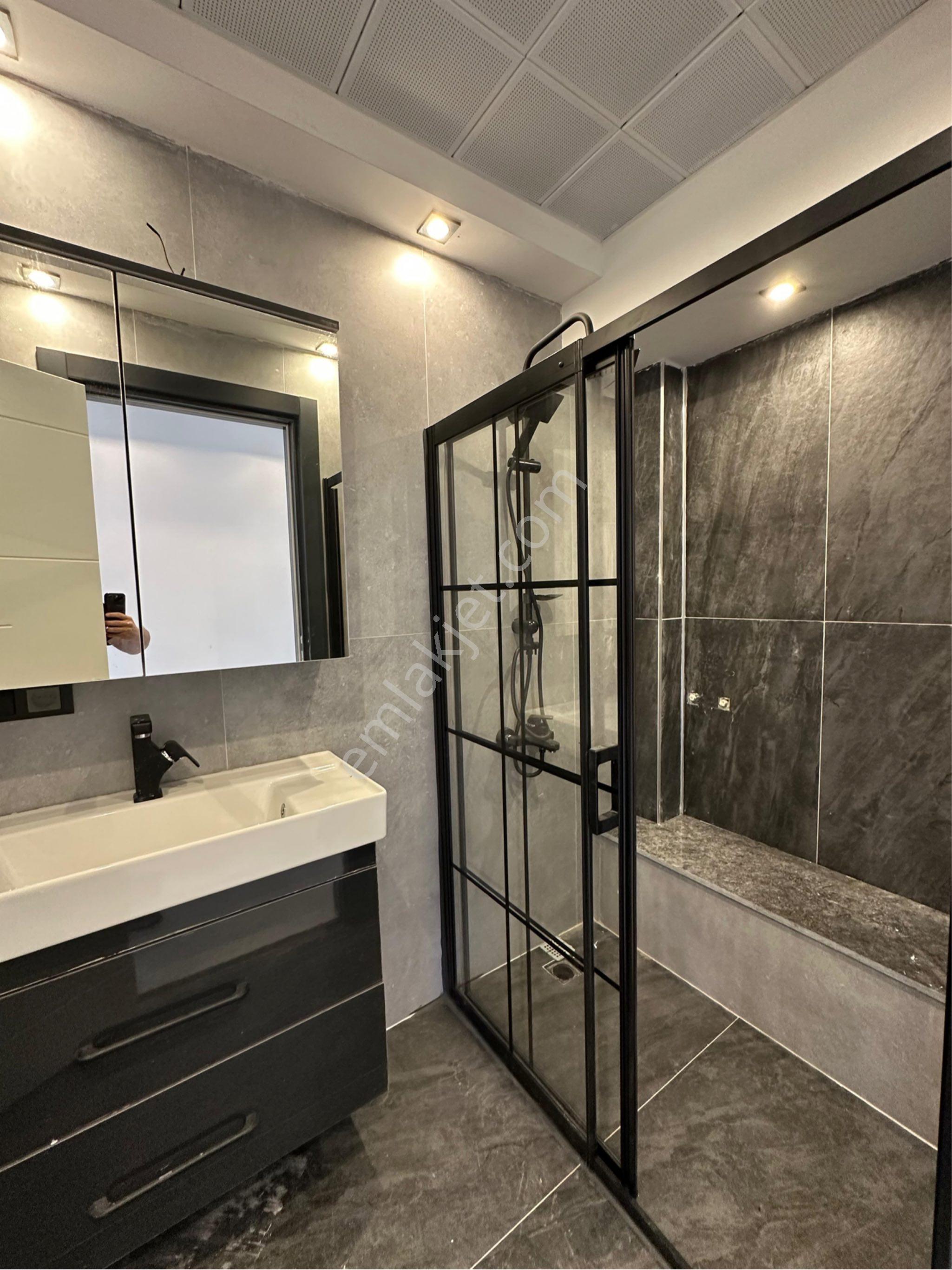 Geniş Peysaj Kullanım Alanlı Triplex Konforlu Eşsiz İşcilikli Villa - Görsel 29