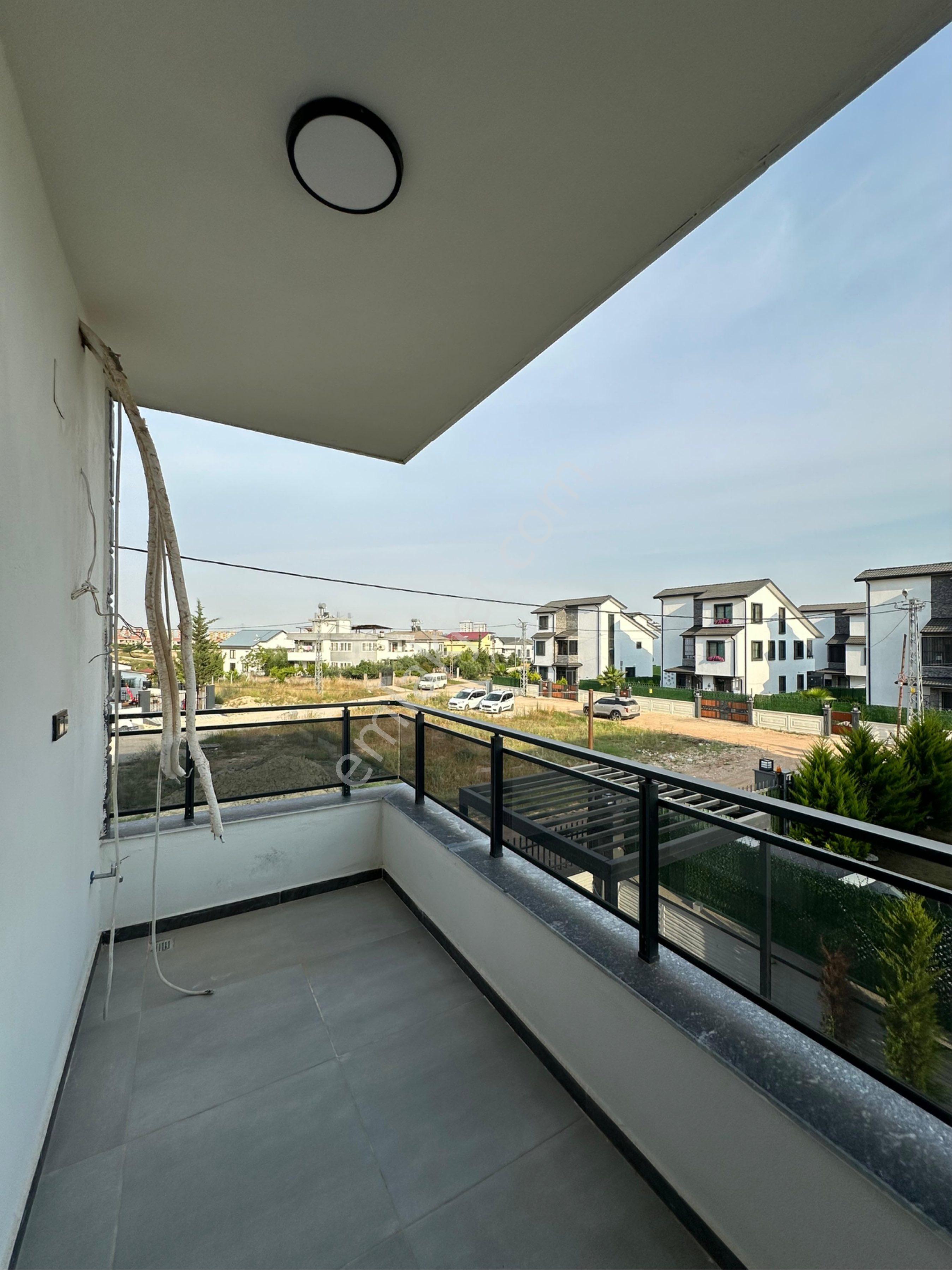 Geniş Peysaj Kullanım Alanlı Triplex Konforlu Eşsiz İşcilikli Villa - Görsel 25