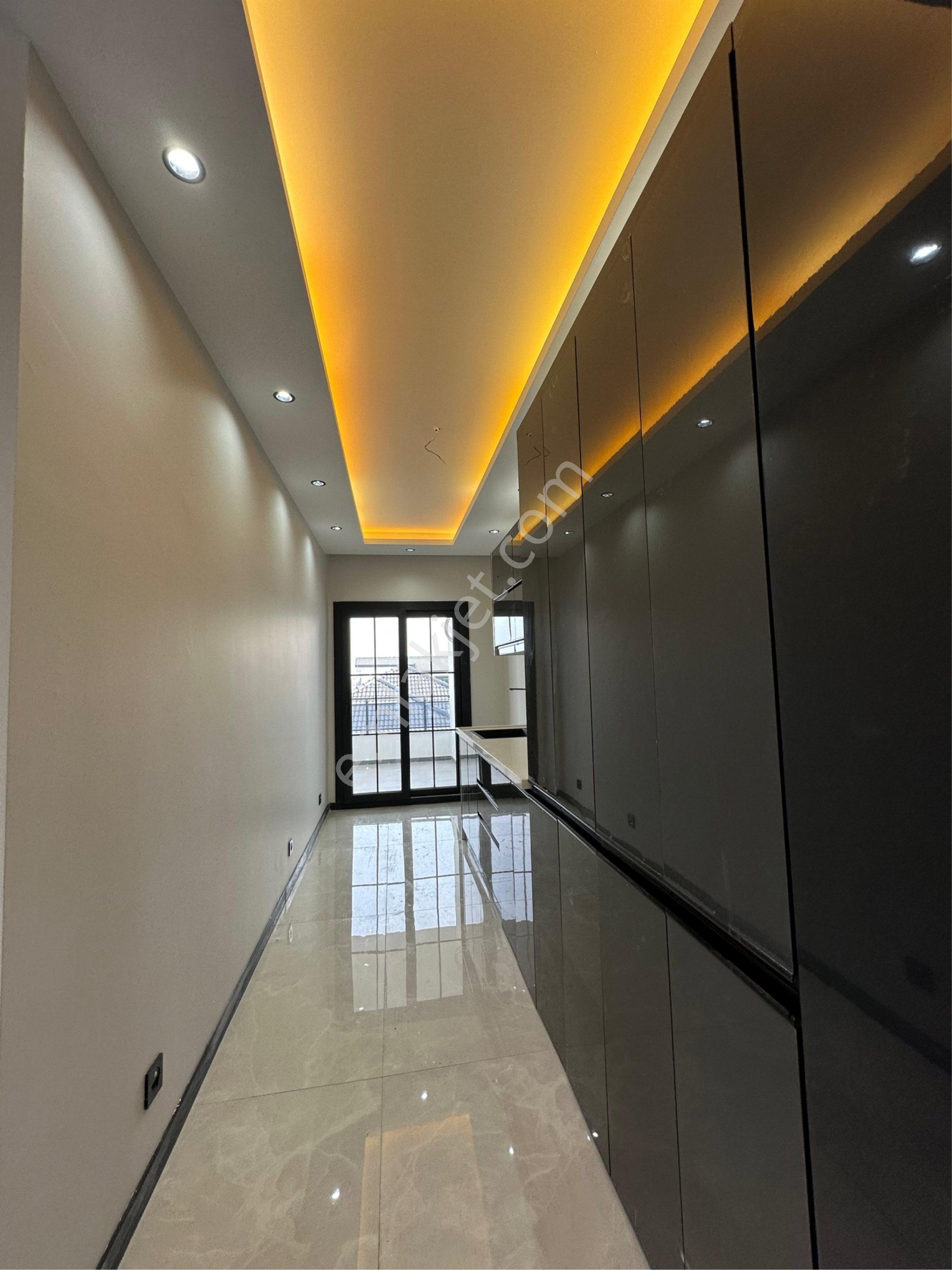 Geniş Peysaj Kullanım Alanlı Triplex Konforlu Eşsiz İşcilikli Villa - Görsel 37