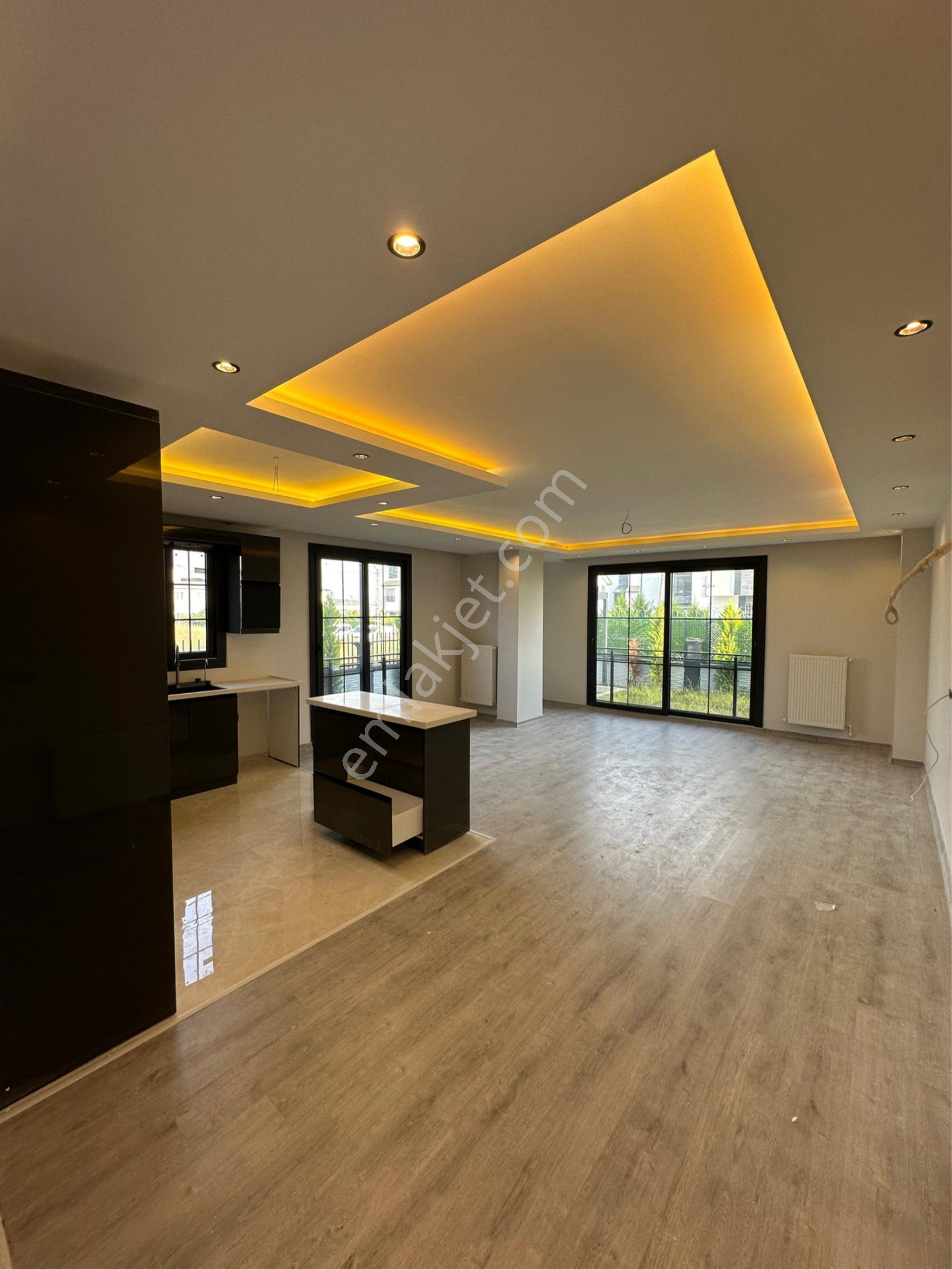 Geniş Peysaj Kullanım Alanlı Triplex Konforlu Eşsiz İşcilikli Villa - Görsel 21