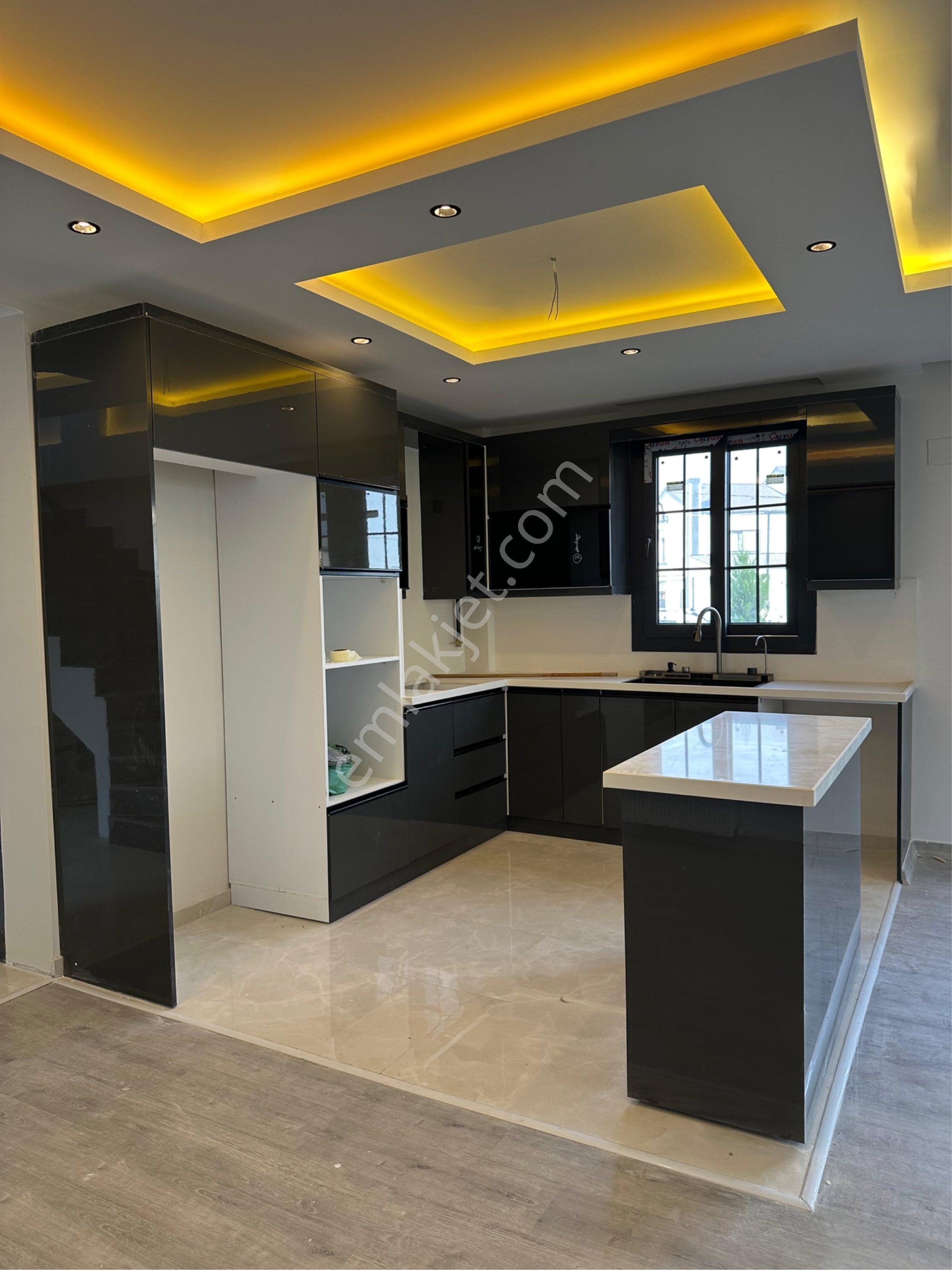 Geniş Peysaj Kullanım Alanlı Triplex Konforlu Eşsiz İşcilikli Villa - Görsel 14
