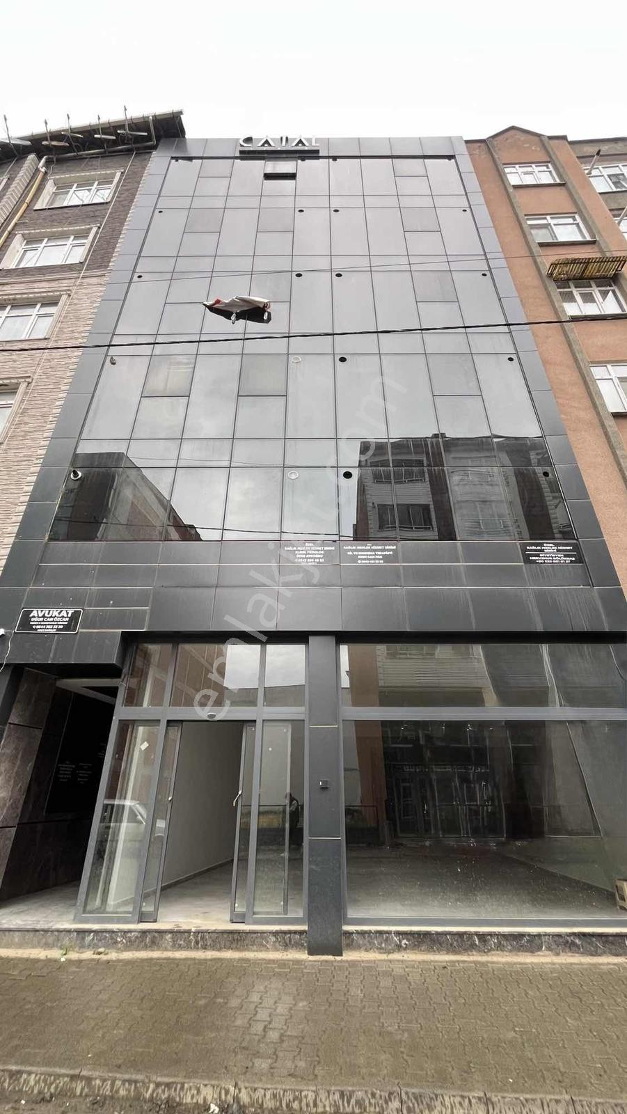 Akdur'dan Çarşamba'da Çatal Plaza'da Kiralık Ofis Büro - Görsel 2
