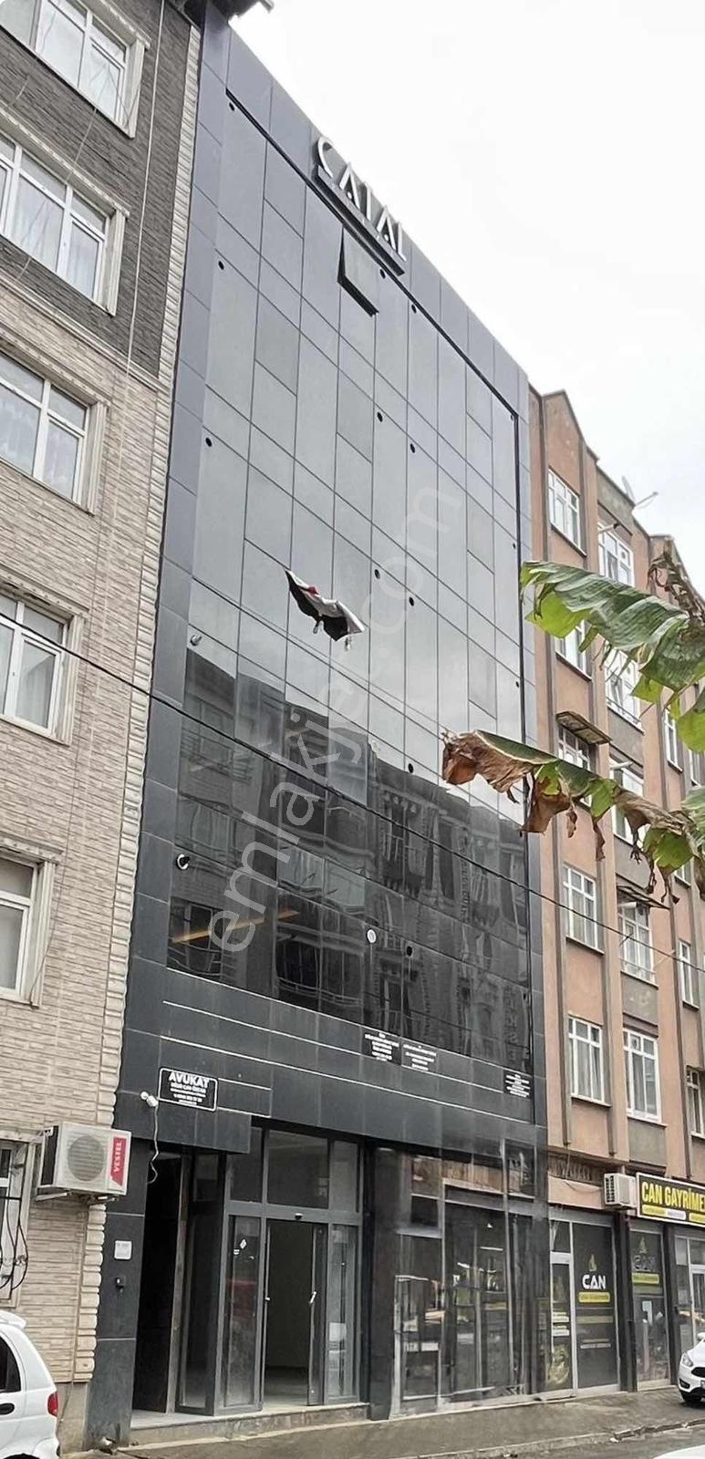 Akdur'dan Çarşamba'da Çatal Plaza'da 155m² Satılık Dükkan