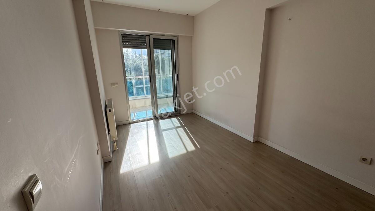 Bornova Evka 3 Te Havuzlu Site İçerisinde 4+1 Kiralık Daire - Görsel 24