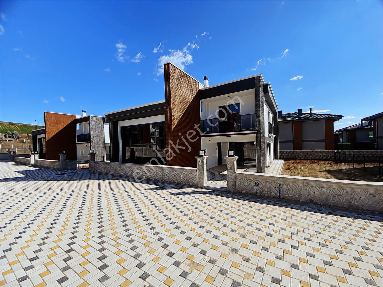 Karacakaya 5+1 Ultra Lüks Satılık Villa