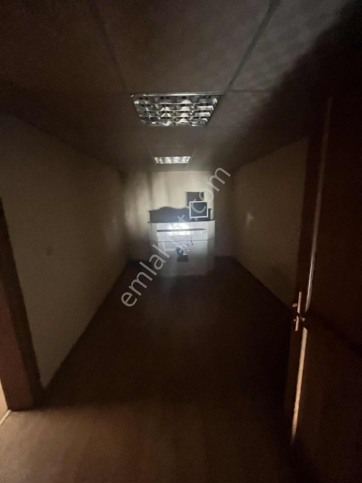 İkitelli İosb 250m2 Oto Tamirine Uygun Köşe Dükkan - Görsel 3
