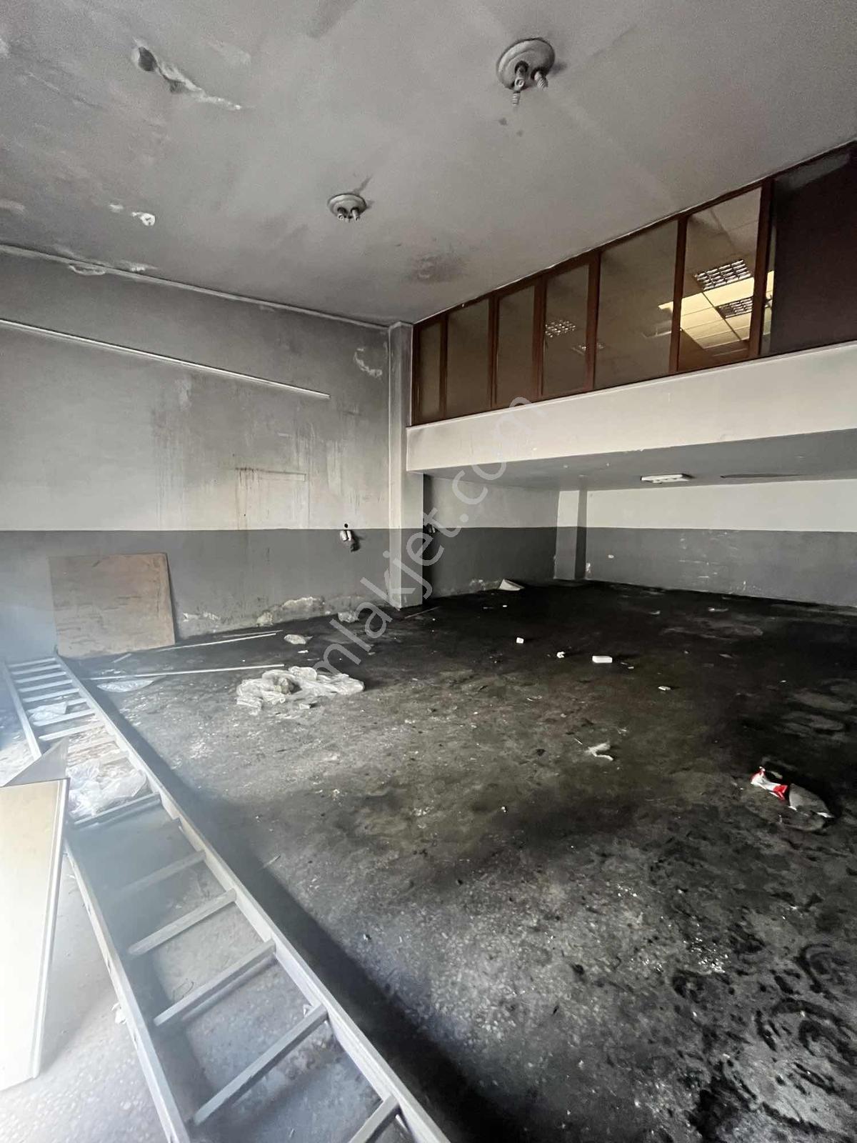 İkitelli İosb 250m2 Oto Tamirine Uygun Köşe Dükkan