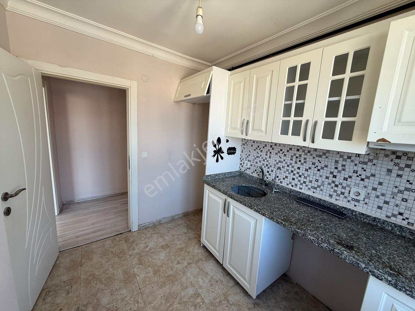 Esenyurt Bağlarçeşme'de Köşe Başı Acil Kiralık Hazır 1+1 Daire - Görsel 7