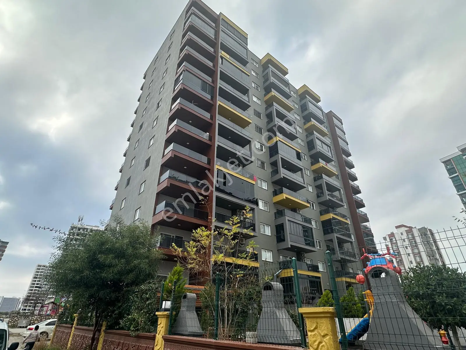 Tömük'te Havuzlu Sitede Sıfır 2+1 Kiralık Daire (denize 250m)