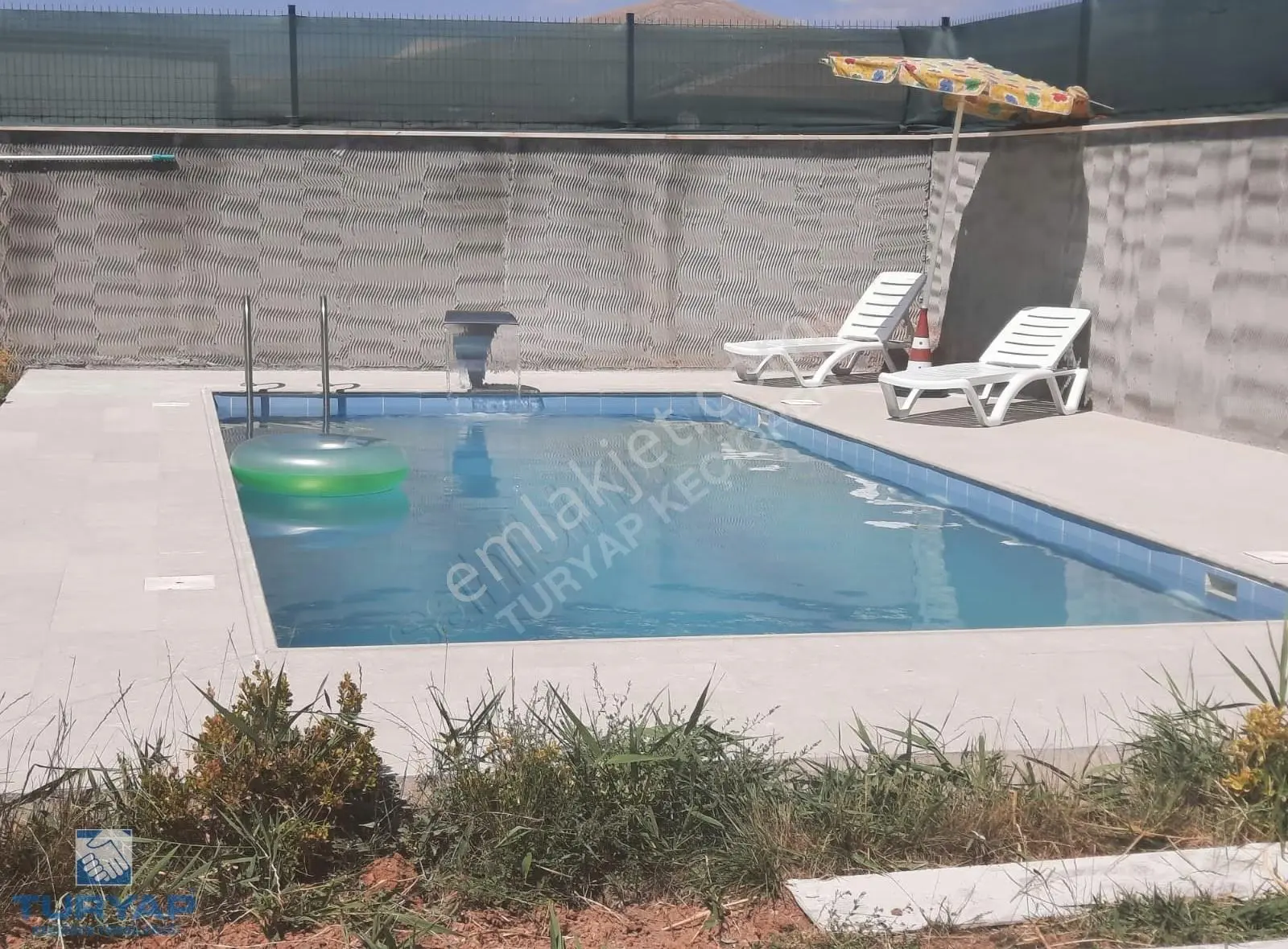 Pursaklar'da Havuzlu Eşyalı 2 Katlı Villa 550 M² İçinde 180 M²