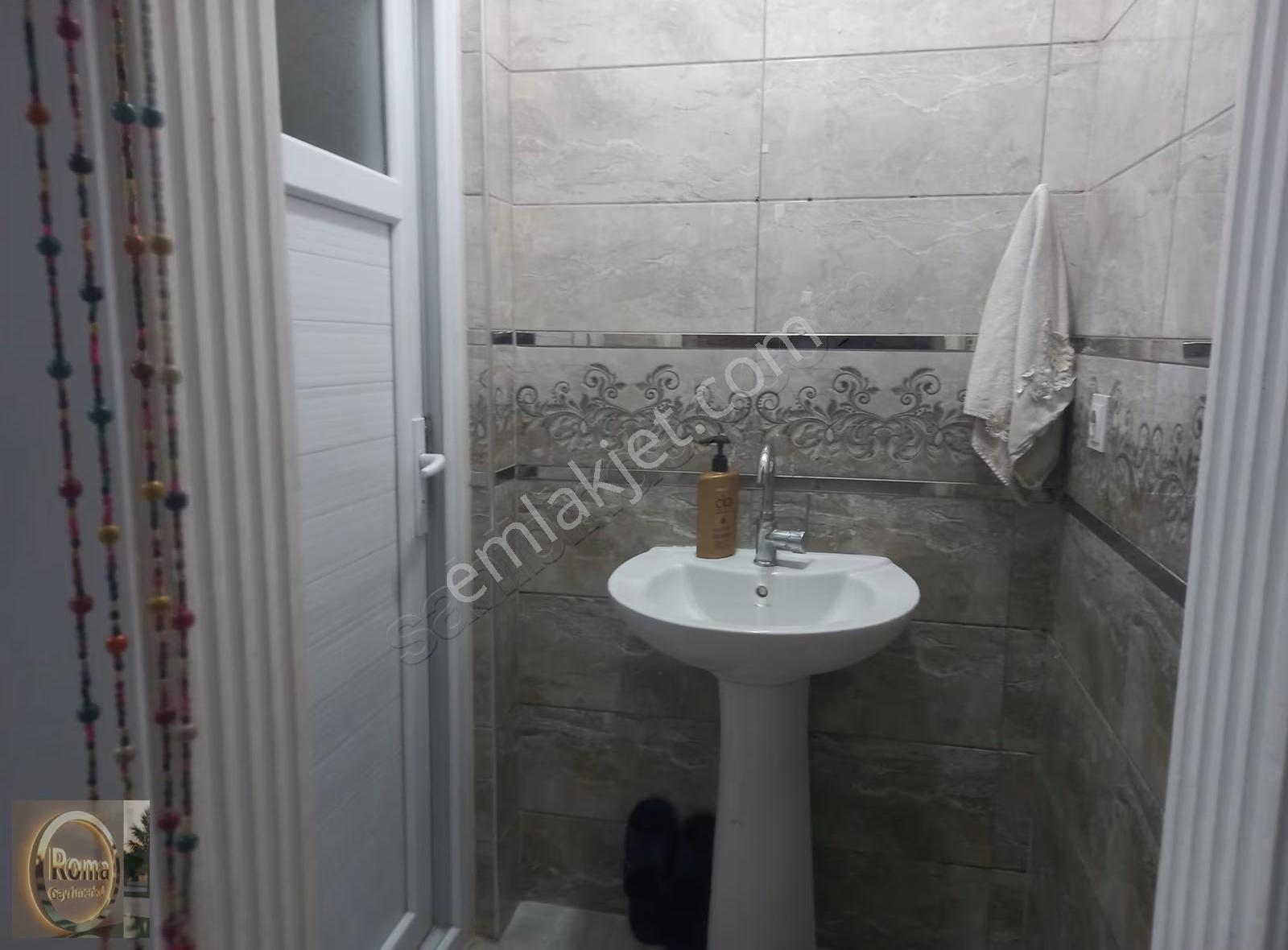Roma' Dan Cerrah' Da Cadde Üzeri Satılık Daire - Görsel 6