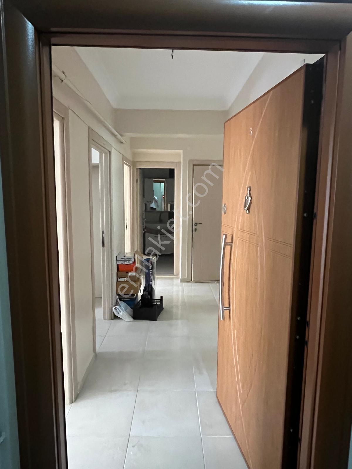 Yenikent Mah. Meydan 5dk Mesaf 3+1 Çift Balkon Ara Kat Ön Cephe - Görsel 3