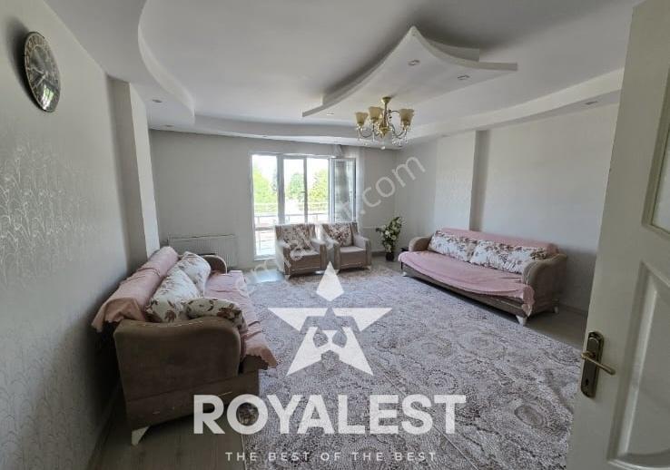 Royalest'ten Geniş Teraslı Ebeveyn Banyolu Merkezi Konumda Acil - Görsel 2