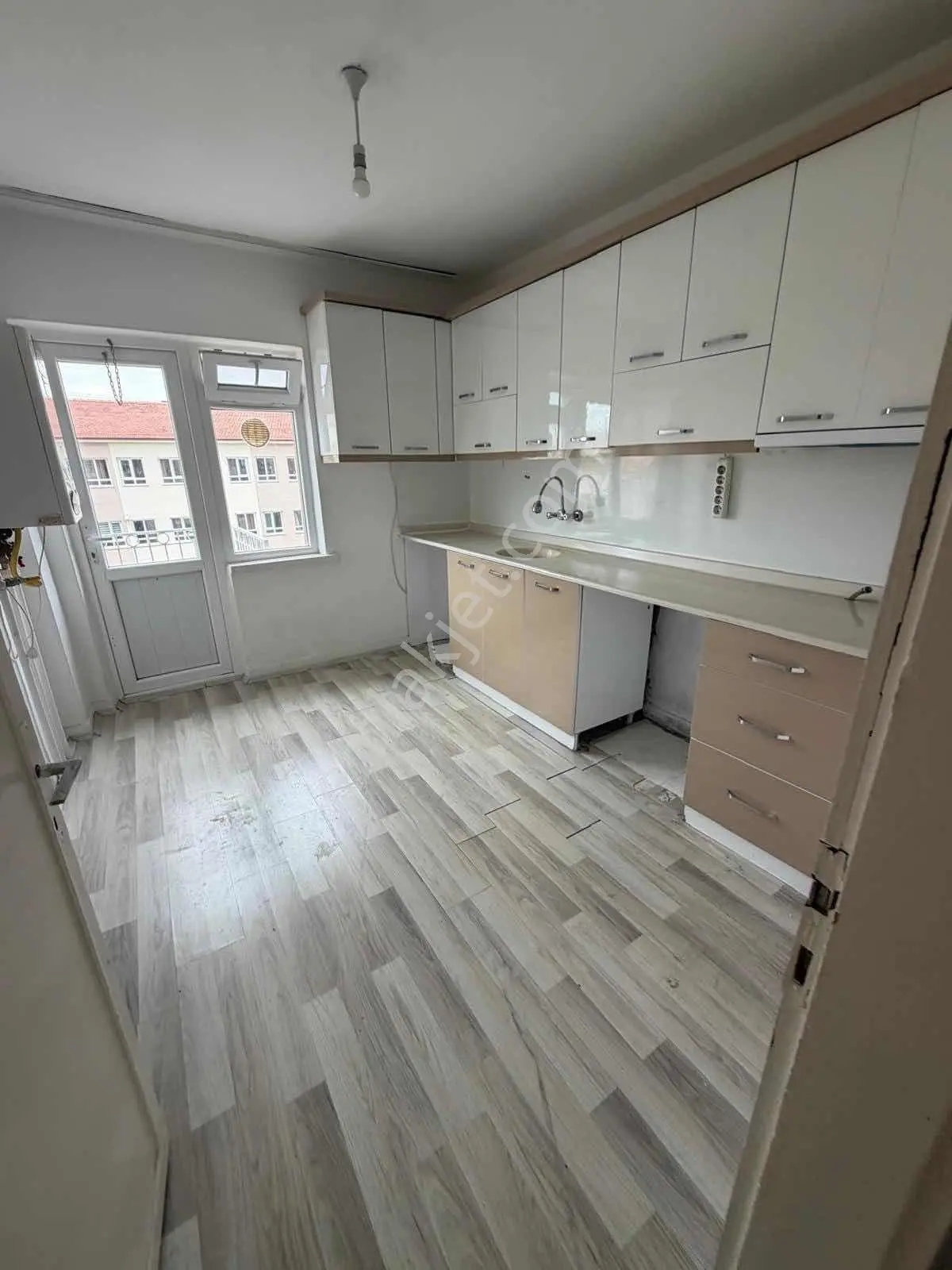 Gökçek Mah.3+1 Yapılı Hastane Metro Okul Yakını Kiralık Daire