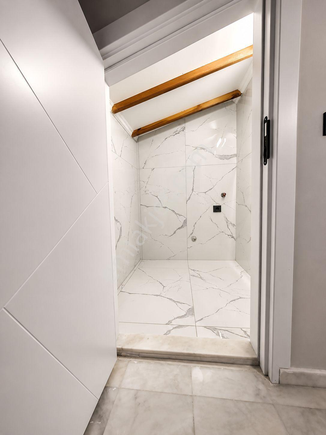 Yenilenmiş Otoparklı Sahile Yakın Villa - Görsel 14