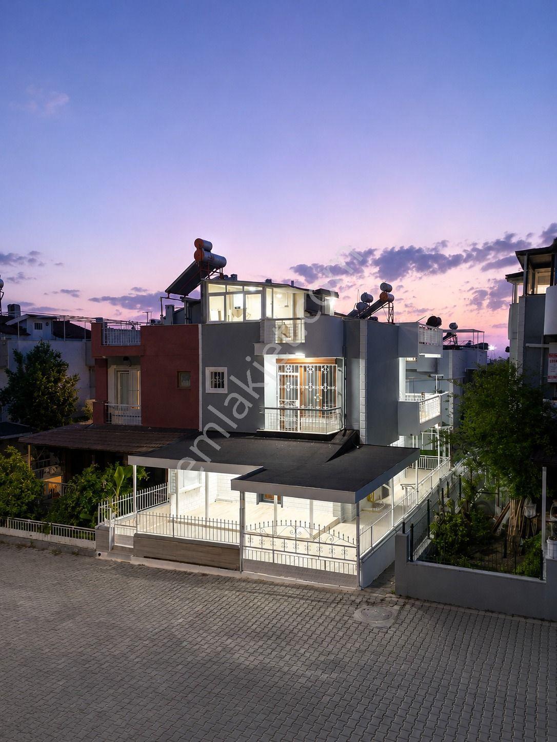 Yenilenmiş Otoparklı Sahile Yakın Villa - Görsel 27