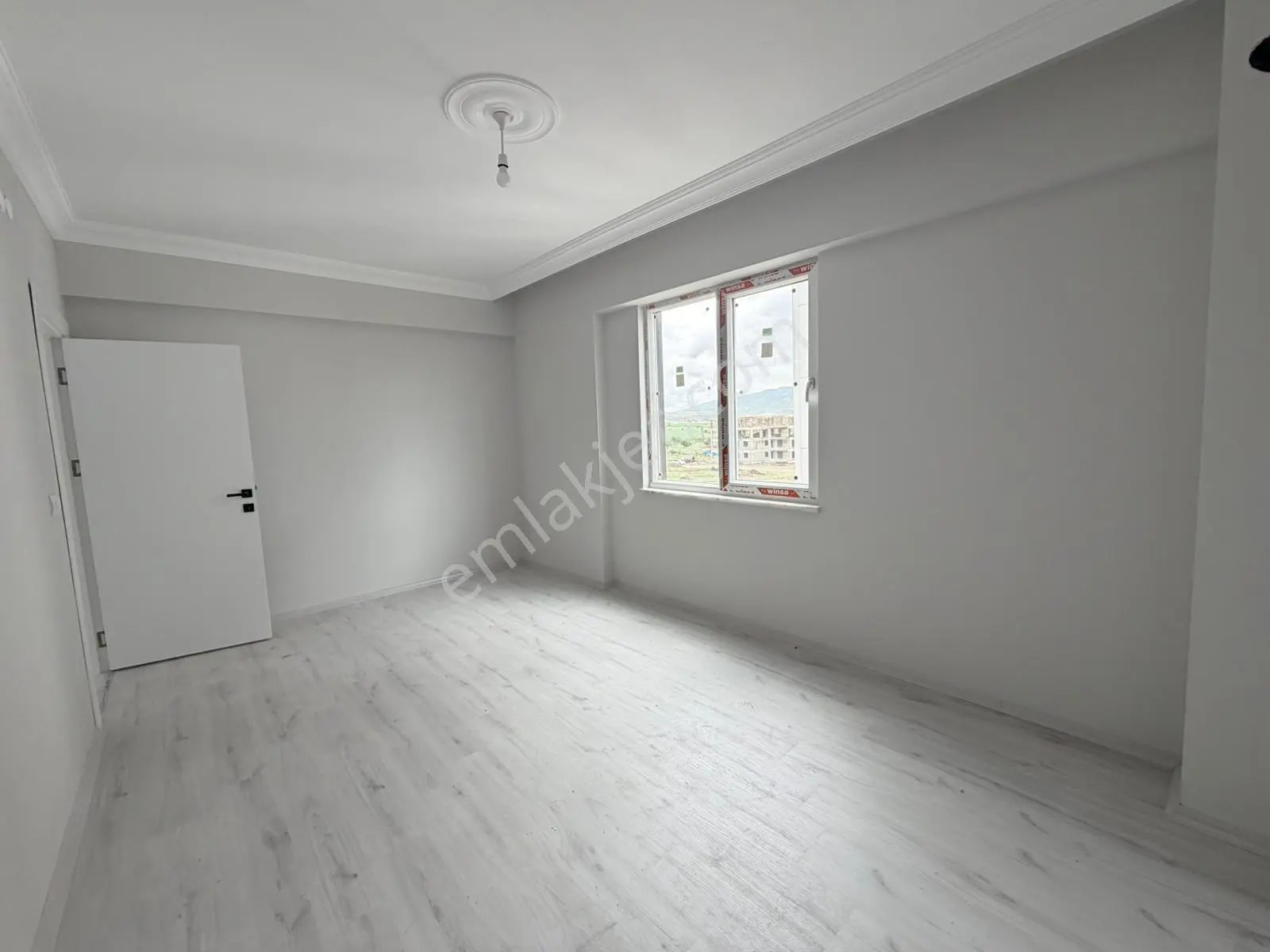 Hastane Yakınında Ara Kat, Yerden Isıtmalı Sıfır 2+1 Kiralık! - Görsel 2