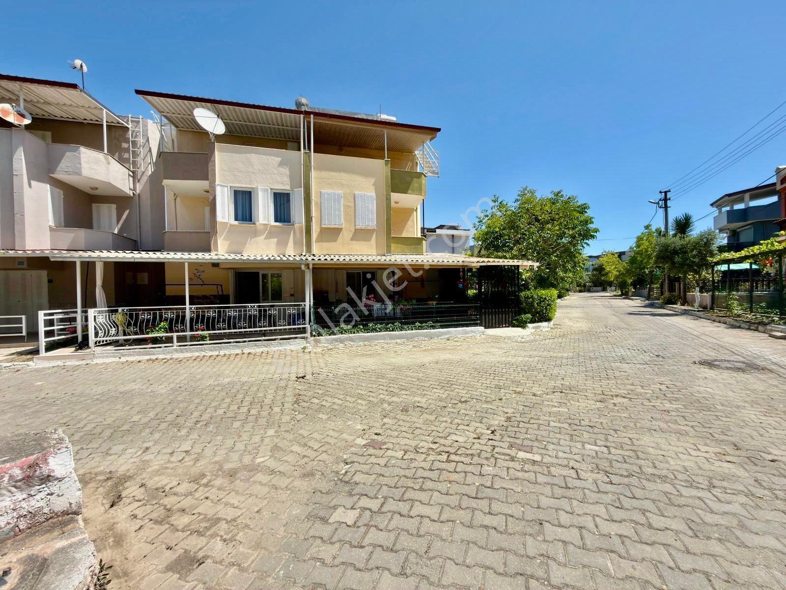 Kuşadası Sahilde Plaja Yakın 750m 4+1 Satılık