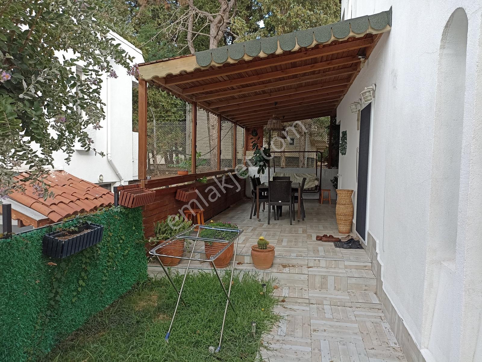 Çok Acil Denize Sıfır Villa Kent Sitesinde Deniz Manzaralı Villa - Görsel 23