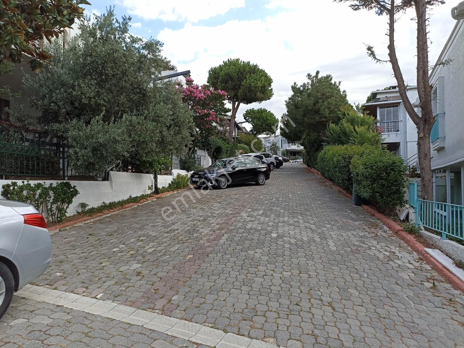 Çok Acil Denize Sıfır Villa Kent Sitesinde Deniz Manzaralı Villa - Görsel 34