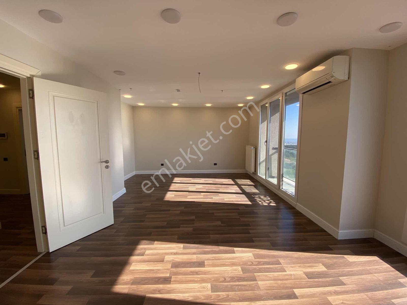 Meydan Halkalı Sitesi Göl, Deniz Manzaralı Ebeveyn Banyolu 2+1 - Görsel 27
