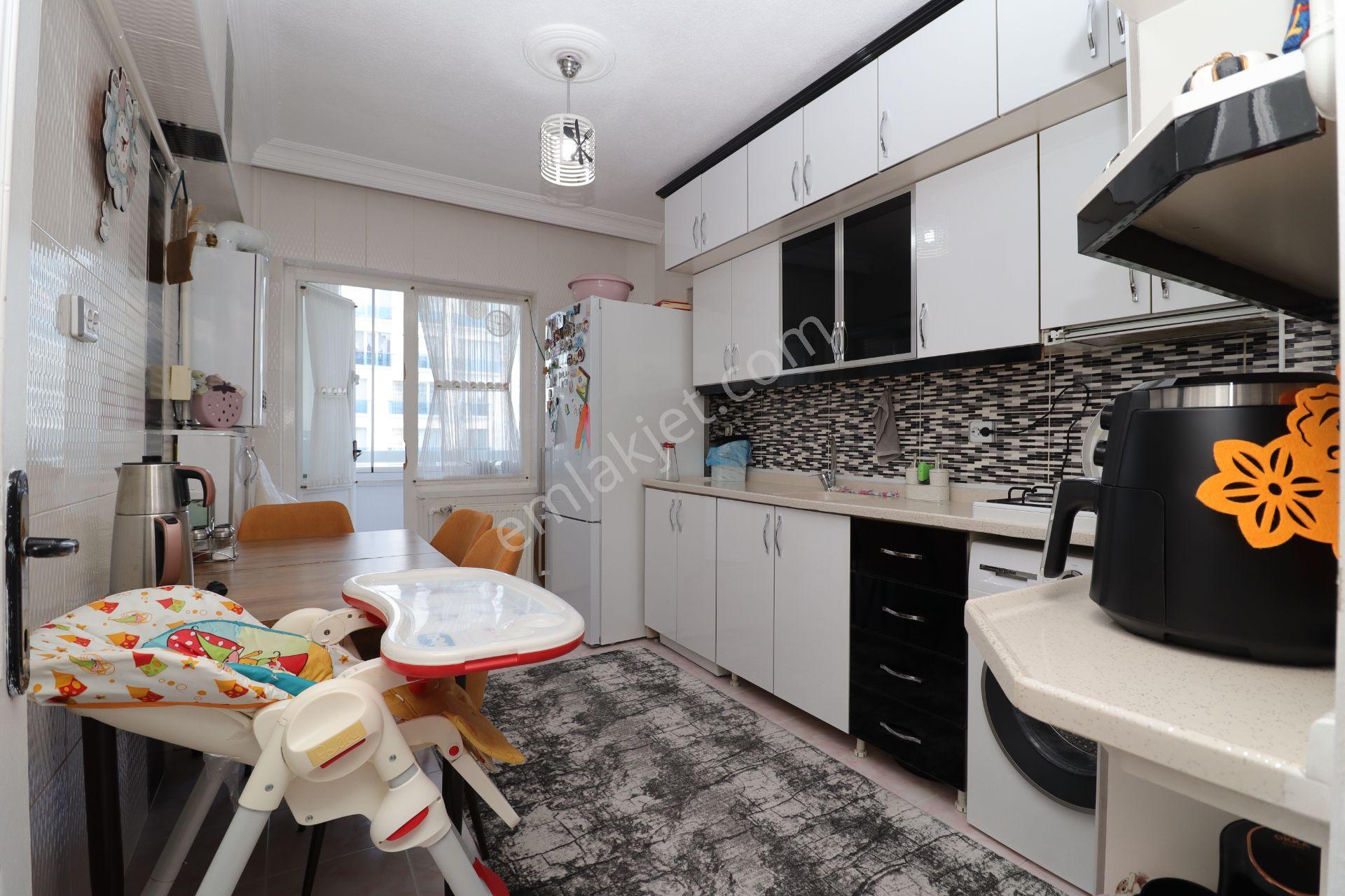 Akif'ten Atakent'te 3+1 Asansörlü Cadde Üstü G/d Cephe Satılık Daire - Görsel 2