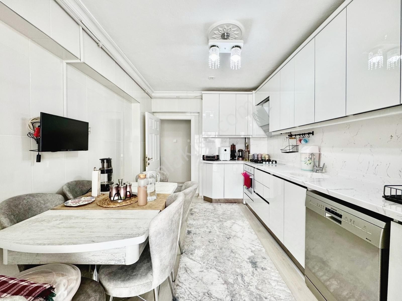 Batrut Emlak_cadde Üzeri Masrafsız 2 Banyolu 130m2 Kilerli - Görsel 27