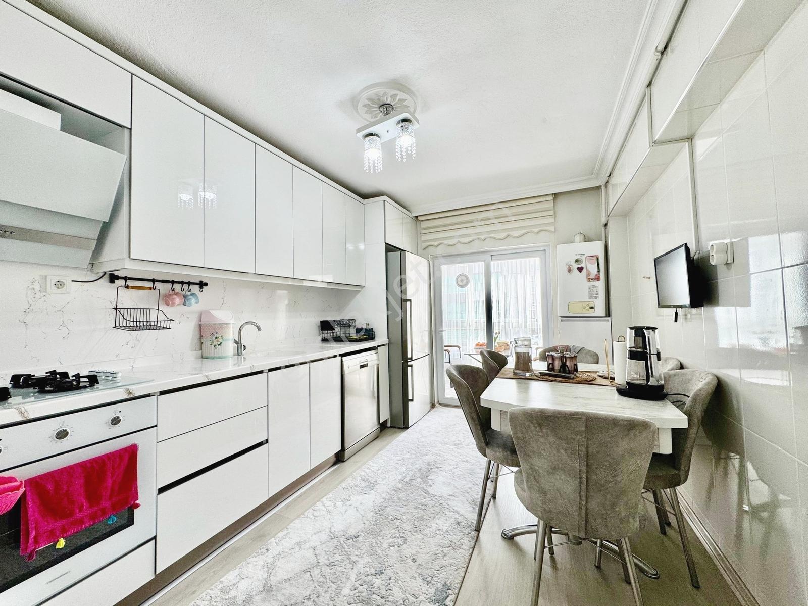 Batrut Emlak_cadde Üzeri Masrafsız 2 Banyolu 130m2 Kilerli - Görsel 12