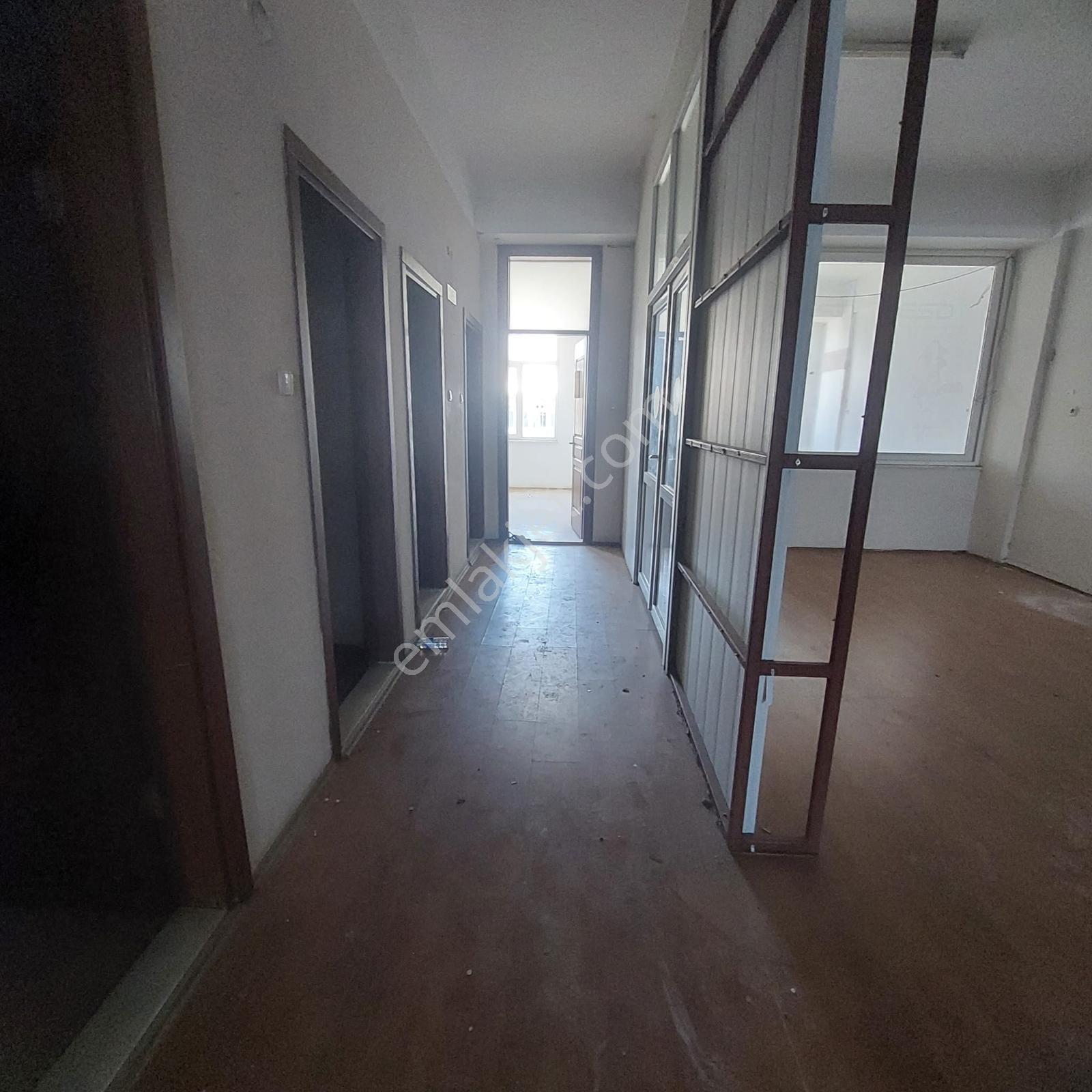 Gıdacılar Çarşısında Kiralık İşyeri - Görsel 2