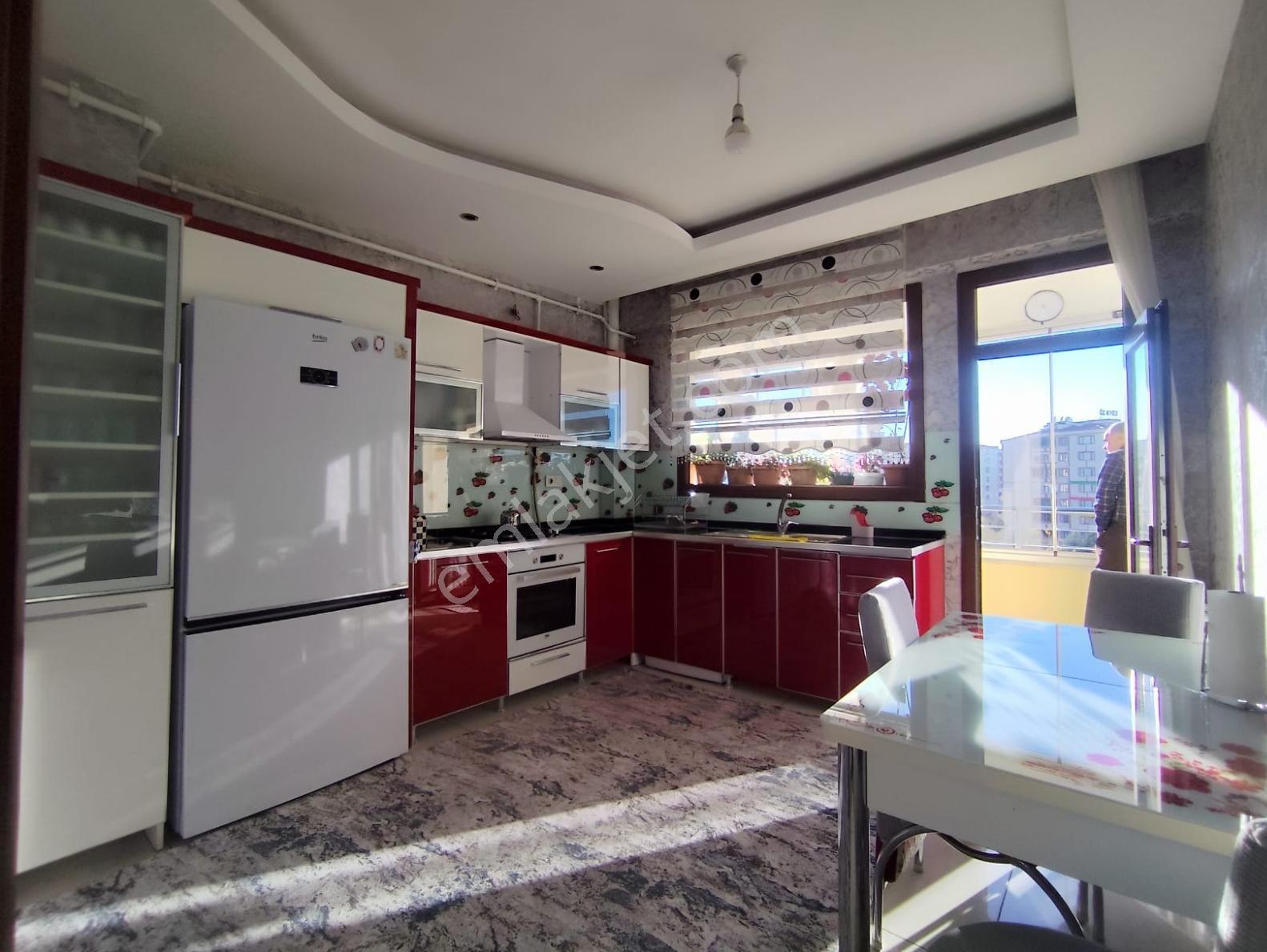 Atlı Life Gayrimenkulden Bağcılar Havalanı Kavşağında 3+1 Daire