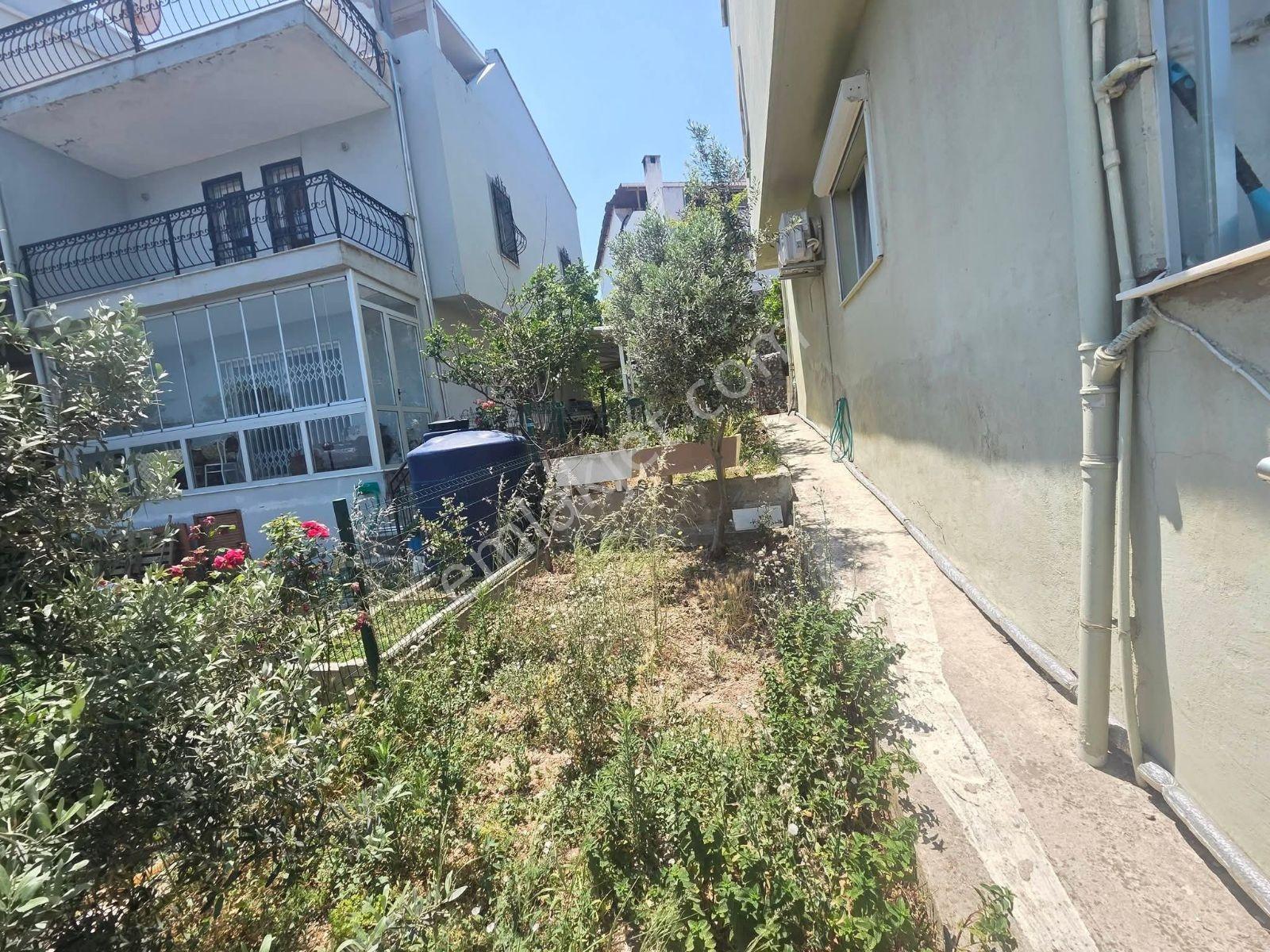 Yenifoça'da Deniz Manzaralı Müstakil Bahçeli Satılık Tripleks - Görsel 21