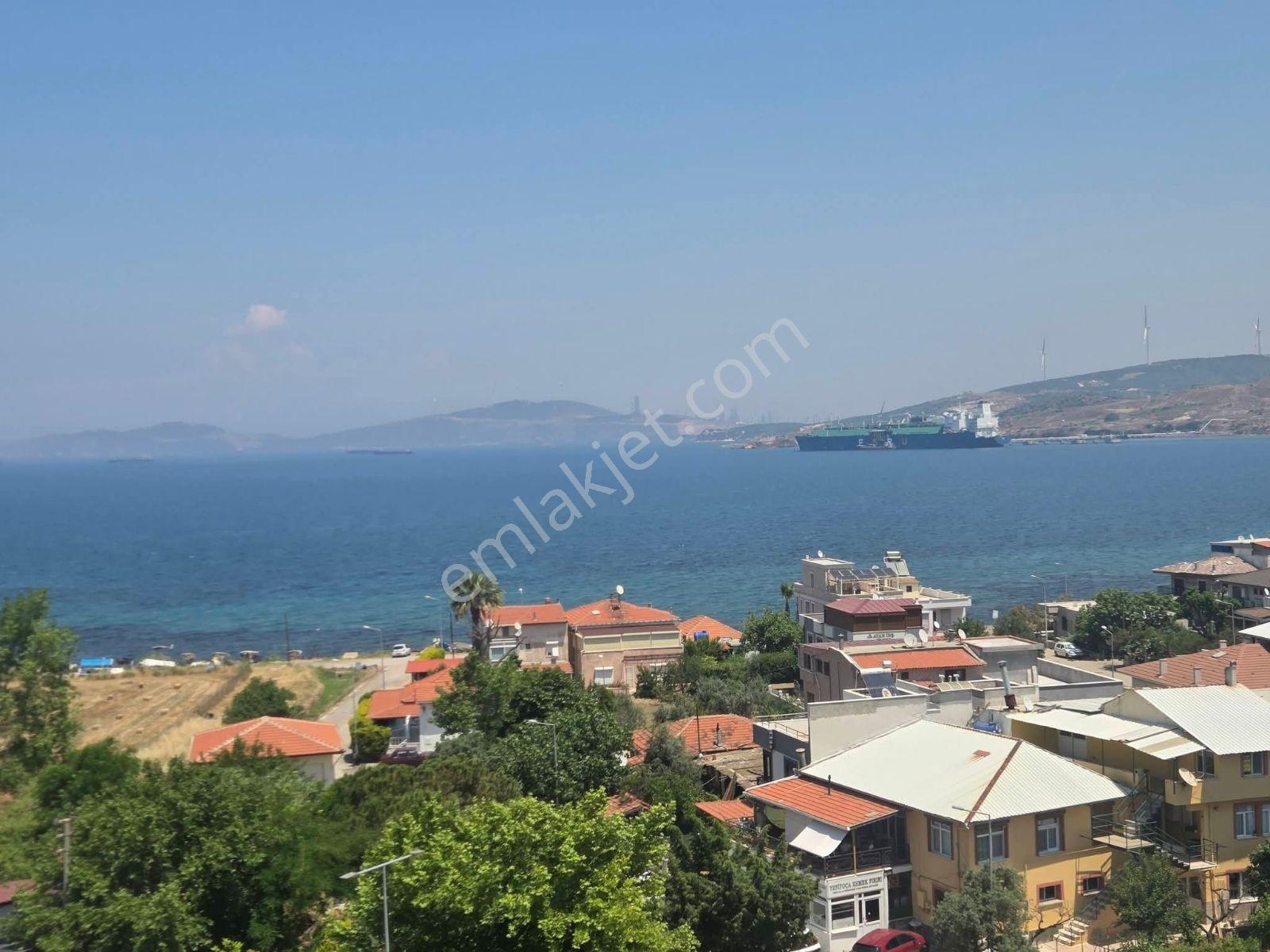 Yenifoça'da Deniz Manzaralı Müstakil Bahçeli Satılık Tripleks - Görsel 2