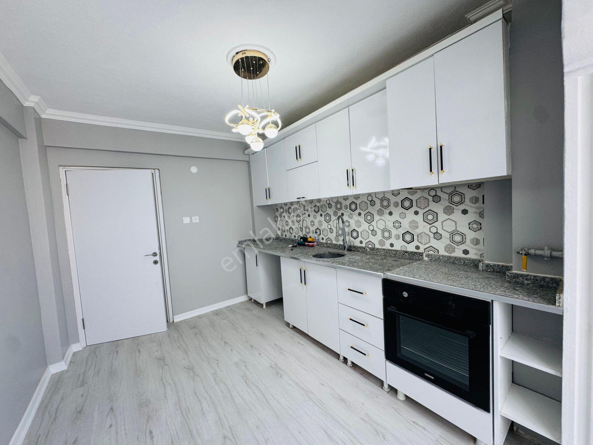 Mer-pa İnş. Yıldırım Beyazıt Mah'de/ Acil Satılık/135m²_3+1_daire - Görsel 2