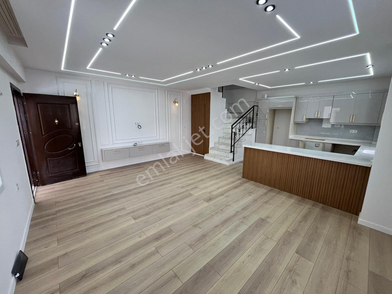Didim Altınkum'da Denize Yürüme Mesafesinde 3+1 Trpleks Villa