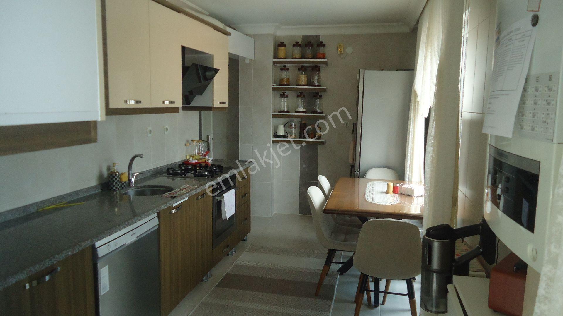 Krc'den Merkezi Konumda Katta Full Yapılı Satılık 3+1 Daire