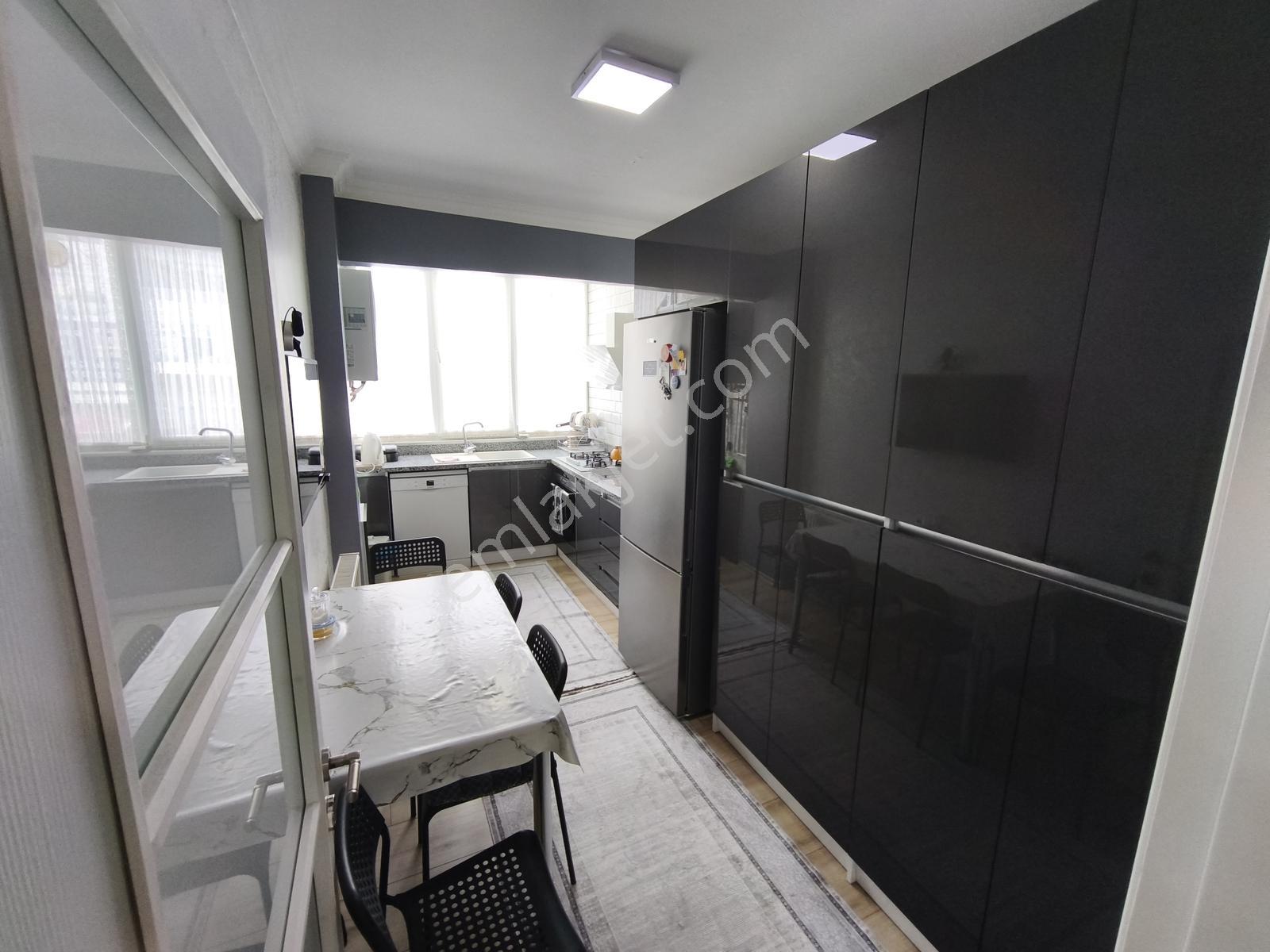 Taşdelen Ana Cadde Üzerinde 130m2 İçi Yenilenmiş Satılık 3+1 - Görsel 6