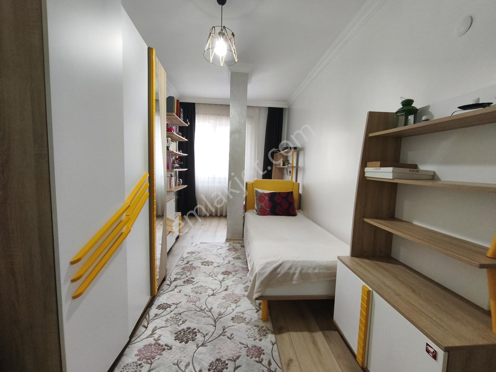 Taşdelen Ana Cadde Üzerinde 130m2 İçi Yenilenmiş Satılık 3+1 - Görsel 29