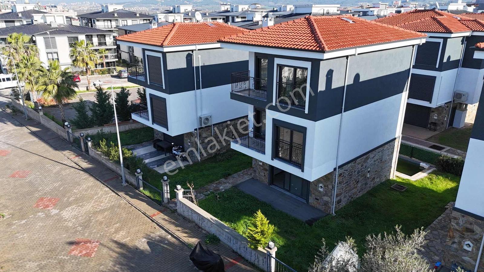 Kuşadası Davutlar Merkezde Satılık Asansörlü 3+1 Villa - Görsel 26