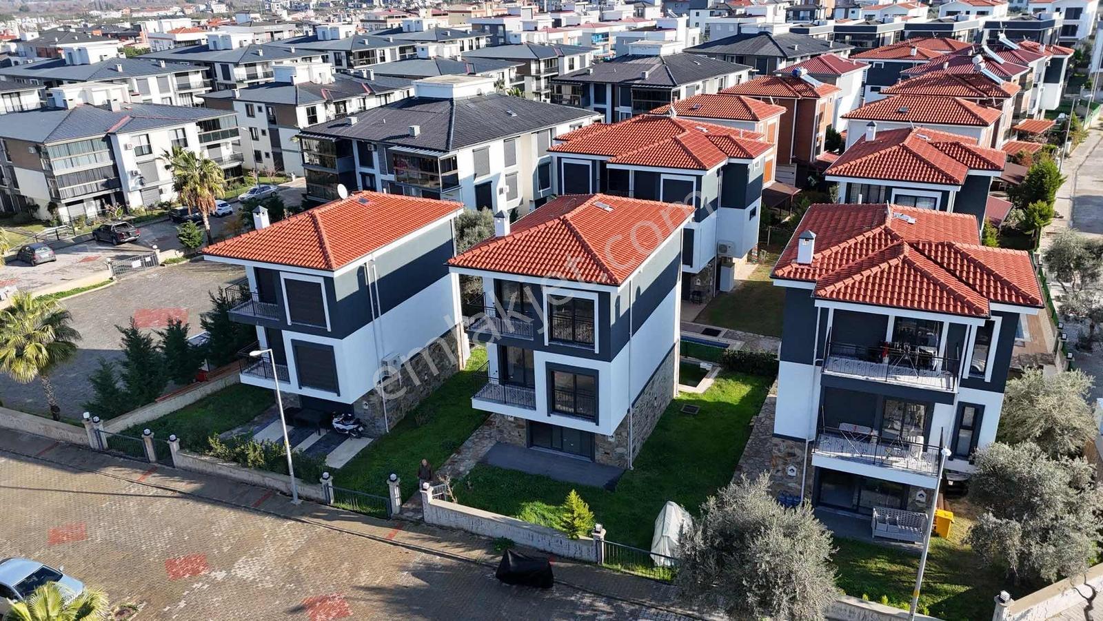 Kuşadası Davutlar Merkezde Satılık Asansörlü 3+1 Villa - Görsel 2